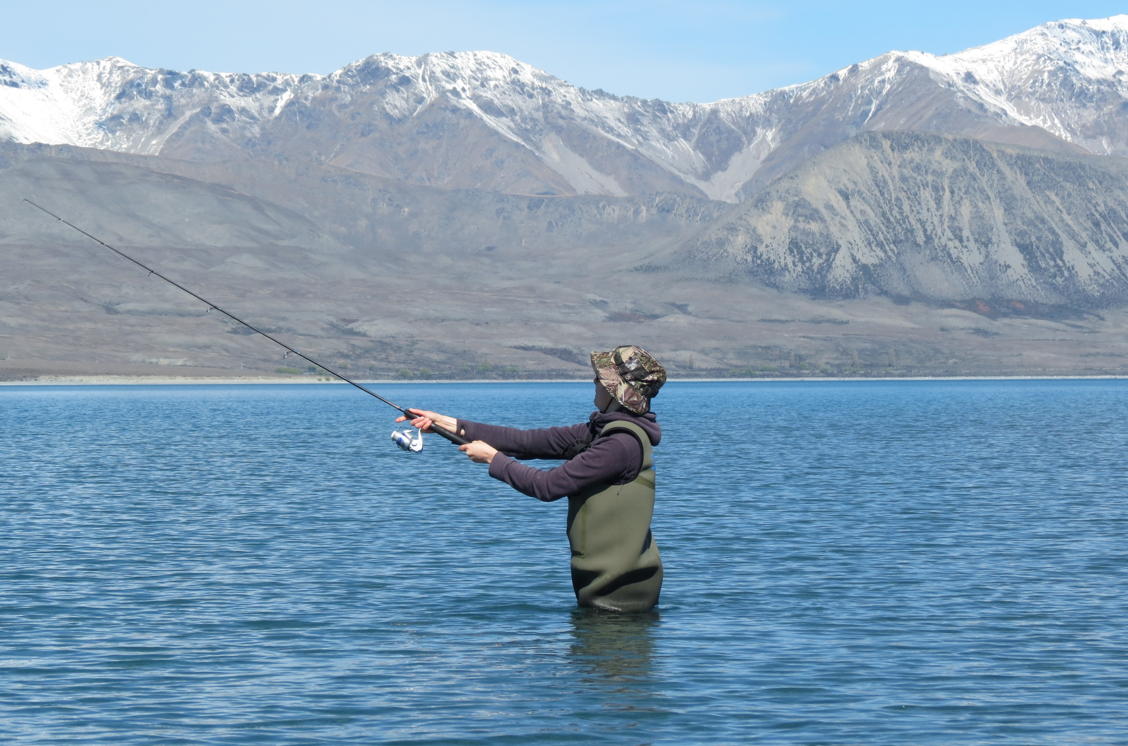 RLaugust18CSI2spring is the best time to target salmon from the shore at Lake Tekapo Credit R Adams 