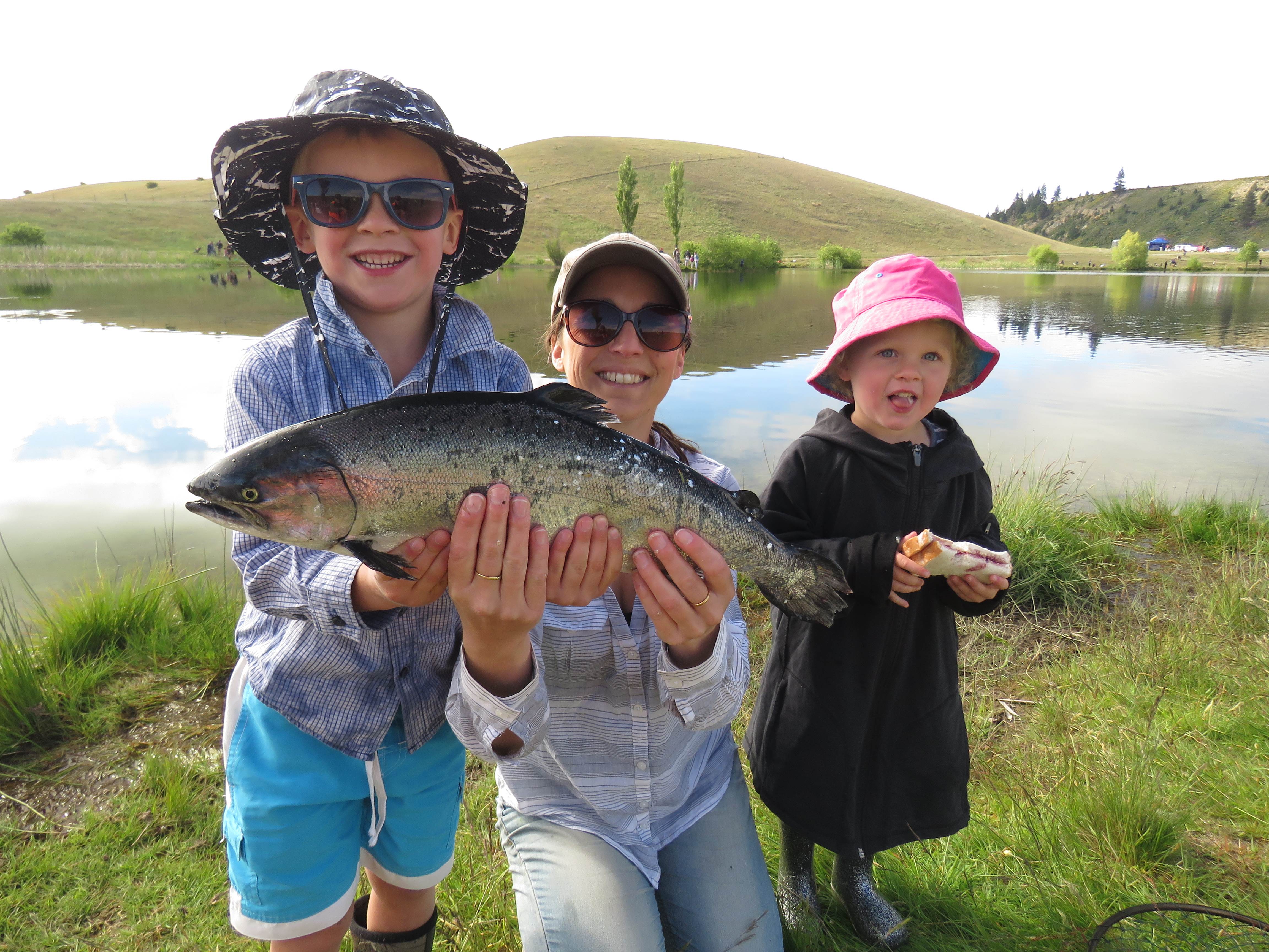 RLoct18CSI2the Davis Family had a successful 2017 Kids Salmon Fishing Day