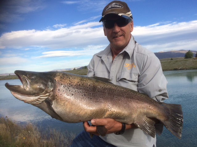 WFR1718.52 Keith Smetten and his big canal brown caught fly fishing with 8lb tippet